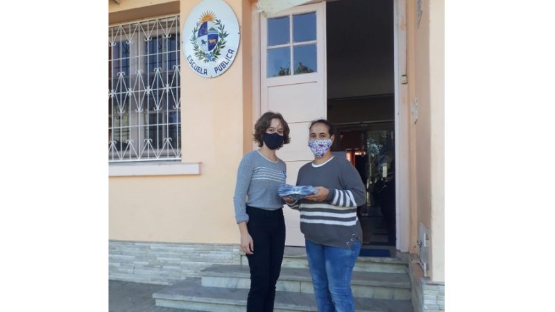 16.04.2021 Interact y Rotary Club donaron kits de prevención contra COVID-19 a Escuela 12