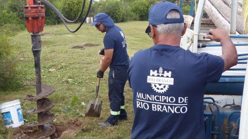 23.01.2024 Construcción del perímetro para el Festival en Río Branco a cargo del equipo de electricidad del municipio